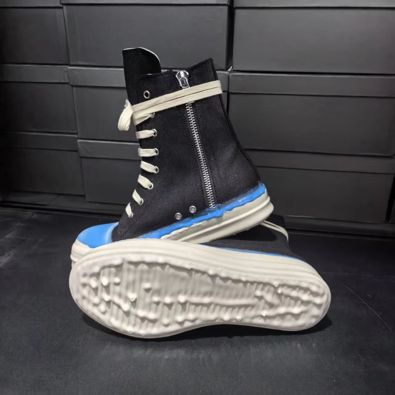 Canvas Sneaker High - Sepatu Boots Desain Khusus Wanita Bertali